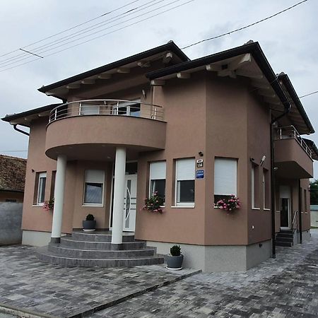 Apartman Bozur **** Satnica Dakovacka Esterno foto