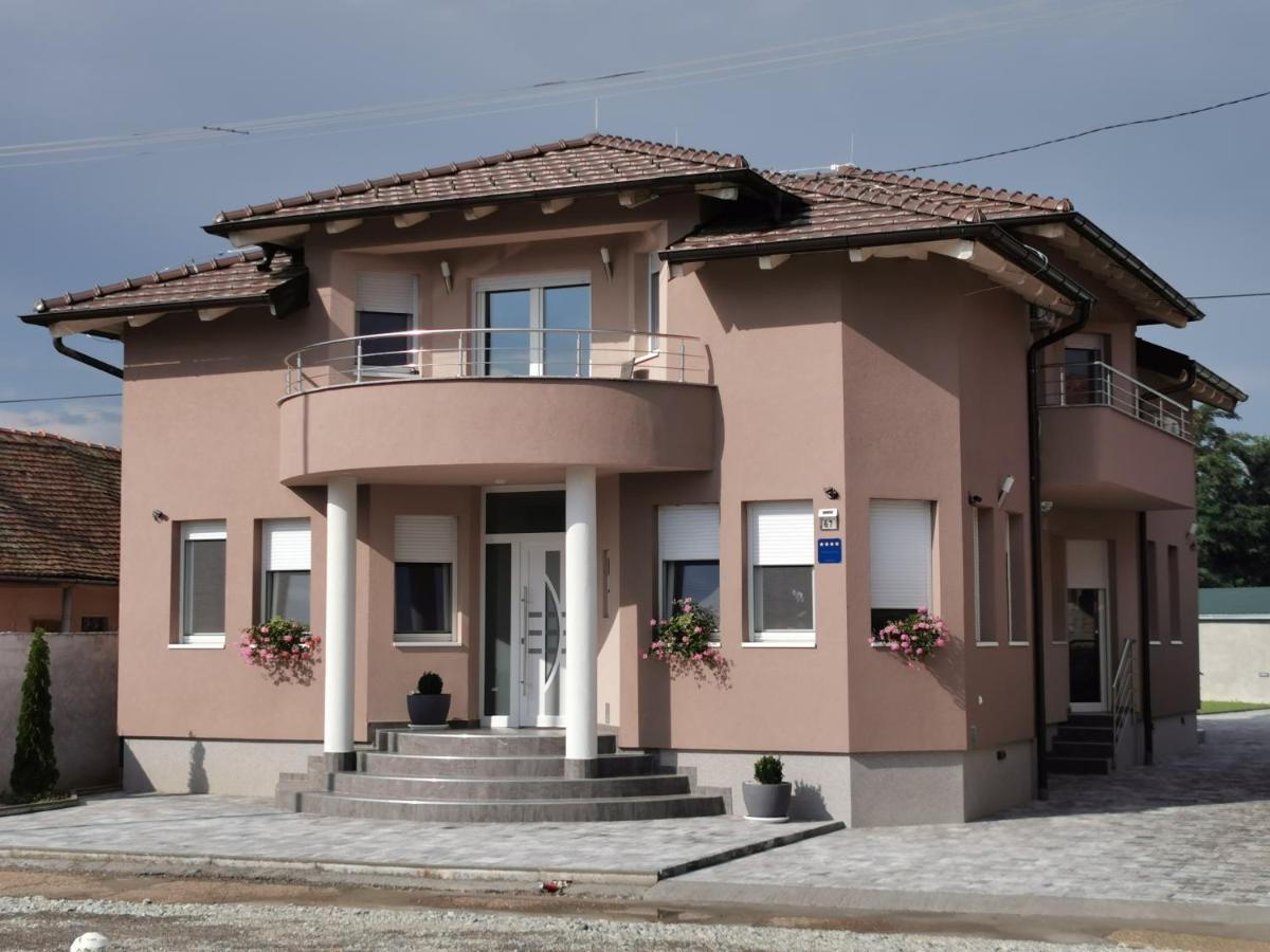 Apartman Bozur **** Satnica Dakovacka Esterno foto