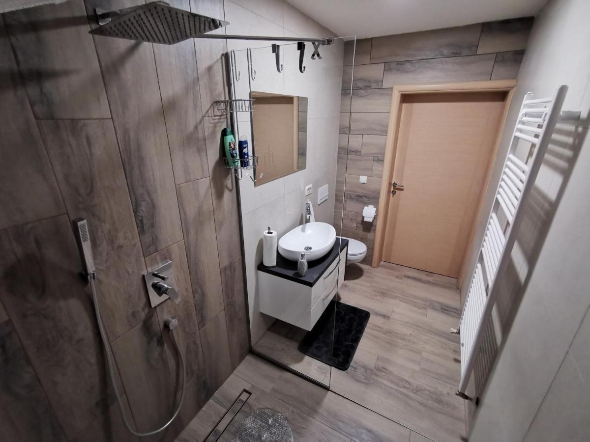 Apartman Bozur **** Satnica Dakovacka Esterno foto