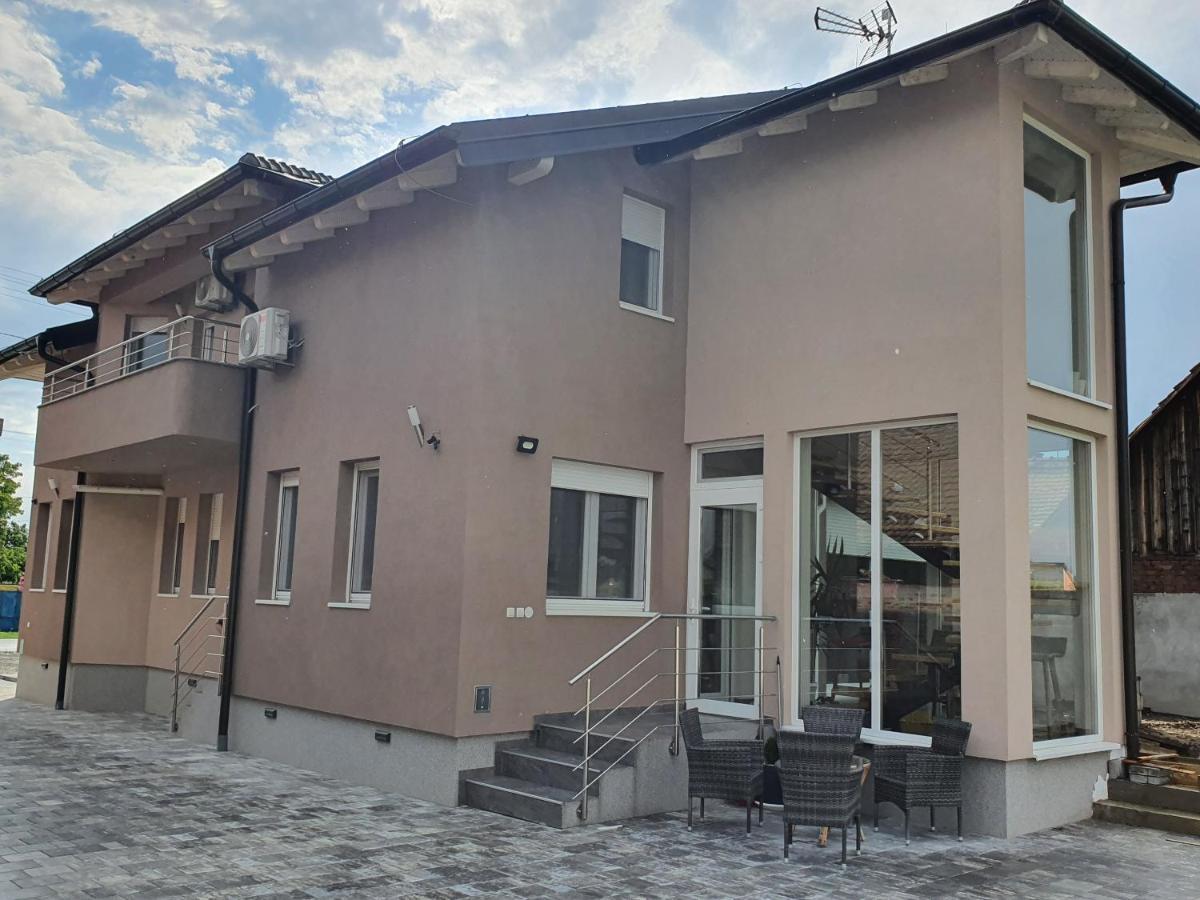 Apartman Bozur **** Satnica Dakovacka Esterno foto