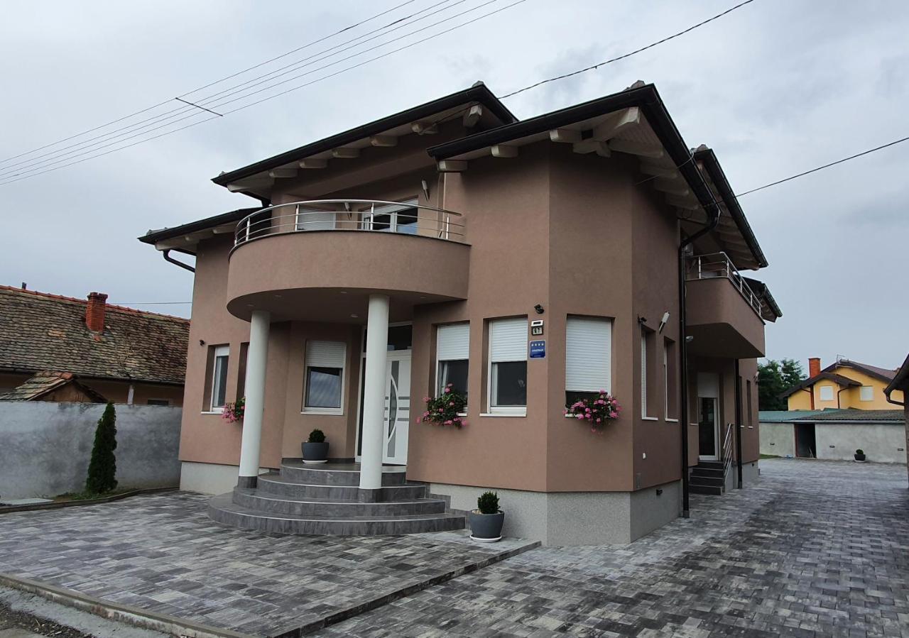 Apartman Bozur **** Satnica Dakovacka Esterno foto
