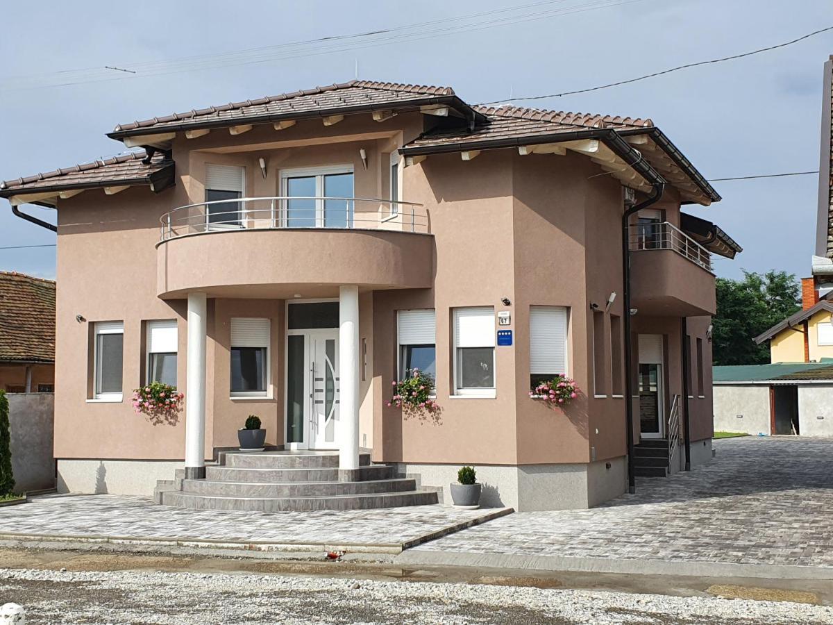 Apartman Bozur **** Satnica Dakovacka Esterno foto