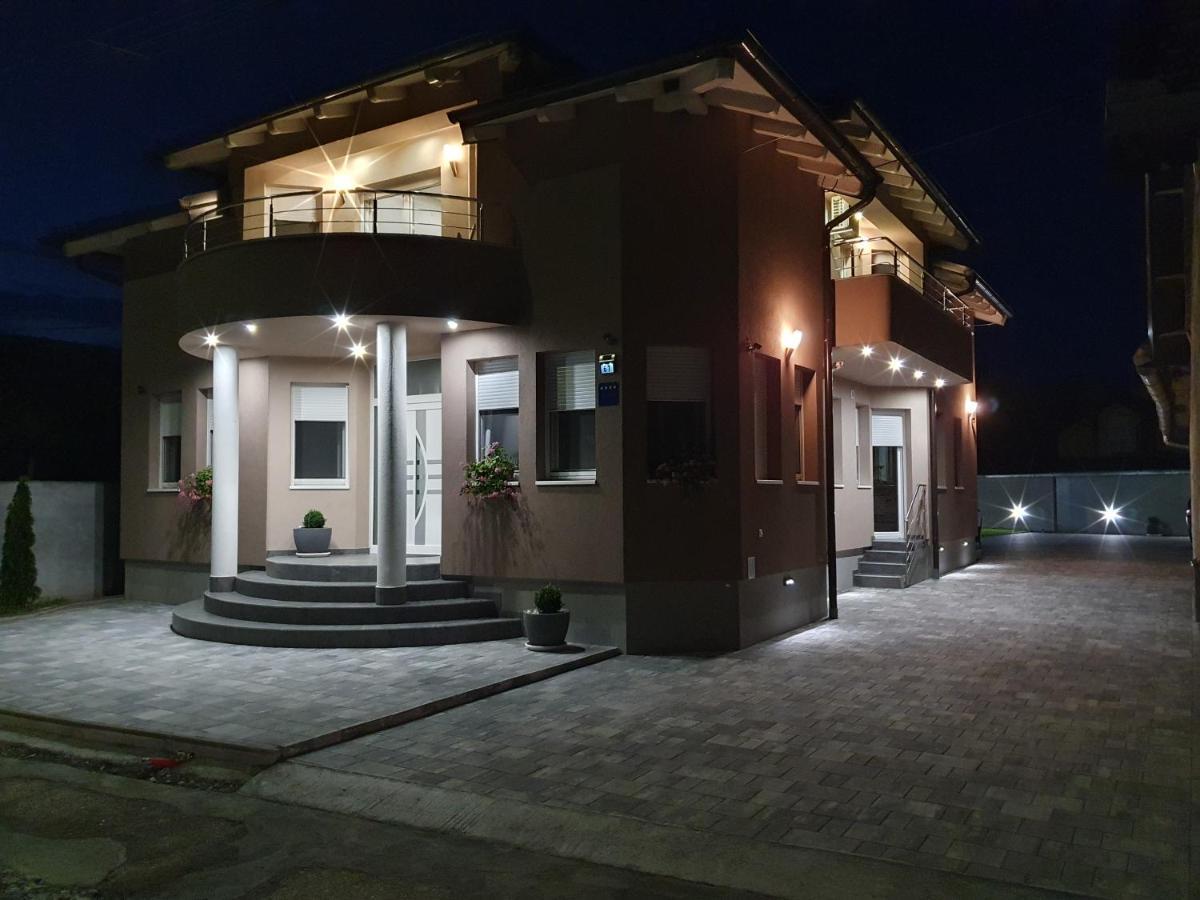 Apartman Bozur **** Satnica Dakovacka Esterno foto